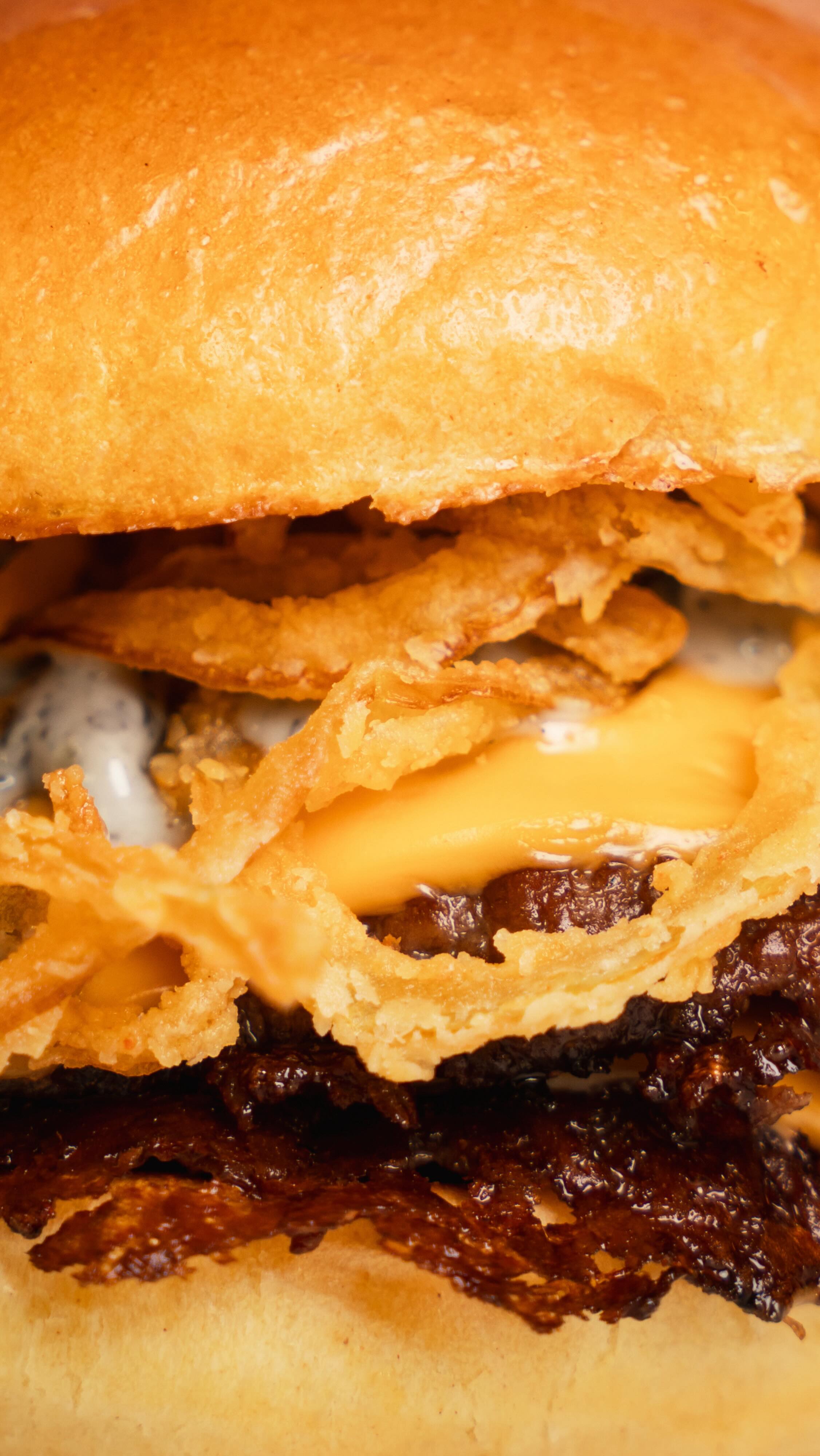 Truffle smash 🍔🔥
Juicy beef, caramelized onions, truffle sauce.
.
.
.
.
.
#smashburgers #burgers #junksmashburgers #foodporn #parisrestaurant